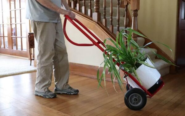 Milwaukee 800 lb. capacity P-handle hand truck - Red - Image 6