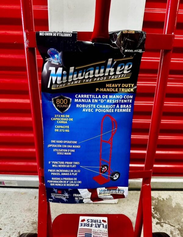 Milwaukee 800 lb. capacity P-handle hand truck - Red - Image 10