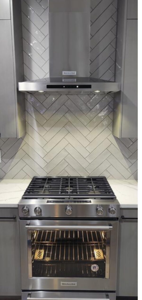 KitchenAid 30-in 600-CFM Convertible Stainless Steel Wall-Mounted Range Hood with Charcoal Filter - Image 9