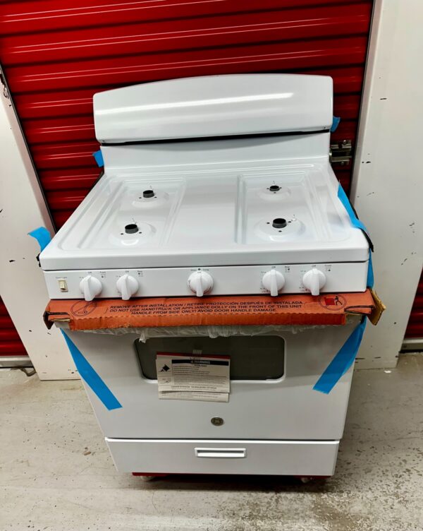 GE 30-in 4 Burners 4.8-cu ft Freestanding Natural Gas Range (White) - Image 10