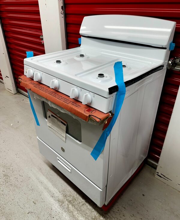GE 30-in 4 Burners 4.8-cu ft Freestanding Natural Gas Range (White) - Image 12