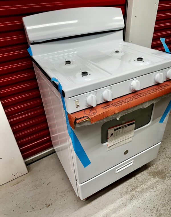 GE 30-in 4 Burners 4.8-cu ft Freestanding Natural Gas Range (White) - Image 11