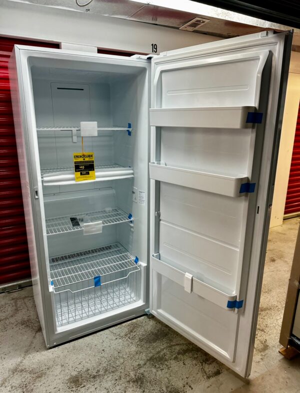 Midea 21-cu ft Garage Ready Frost-free Convertible Upright Freezer/Refrigerator (White) - Image 13