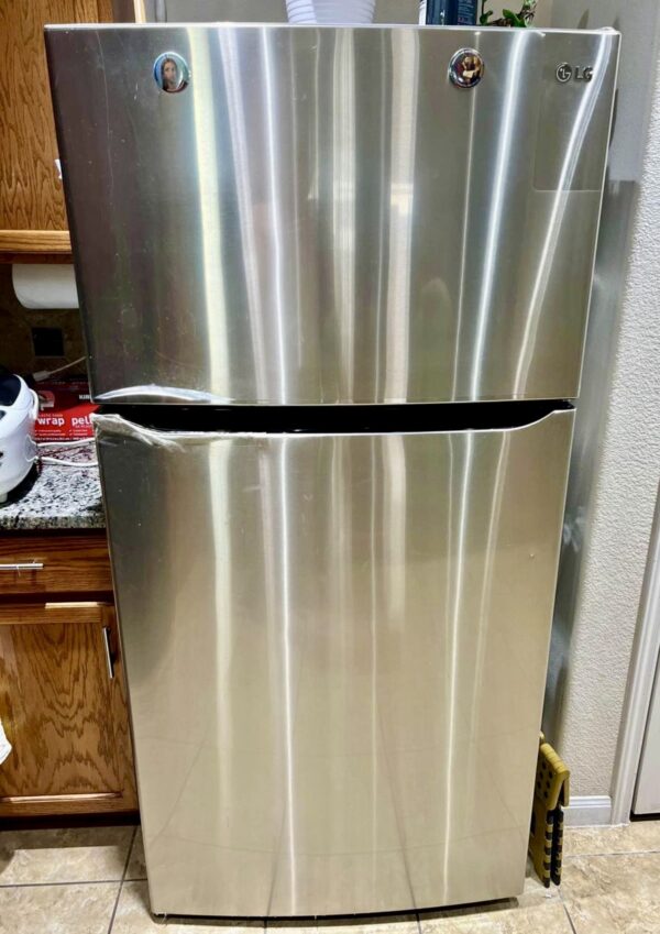 LG 24-cu ft Top-Freezer Refrigerator with Ice Maker (Printproof Stainless Steel) Garage Ready - Image 6