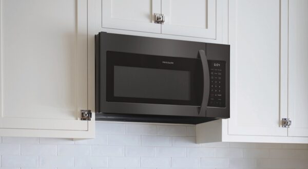 Frigidaire 1.8-cu ft 1000-Watt Over-the-Range Microwave (Black Stainless Steel) - Image 9