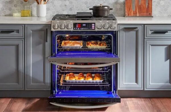 LG 30 in. W 6.9 cu. ft. Smart Slide-In Double Oven Propne Range with ProBake and InstaView PrintProof black Stainless Steel - Image 7