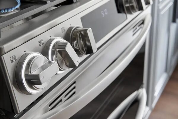 LG 30 in. W 6.9 cu. ft. Smart Slide-In Double Oven Propne Range with ProBake and InstaView PrintProof black Stainless Steel - Image 6