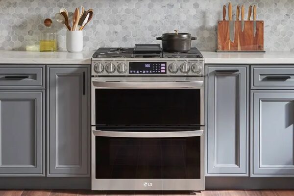 LG 30 in. W 6.9 cu. ft. Smart Slide-In Double Oven Propne Range with ProBake and InstaView PrintProof black Stainless Steel - Image 8